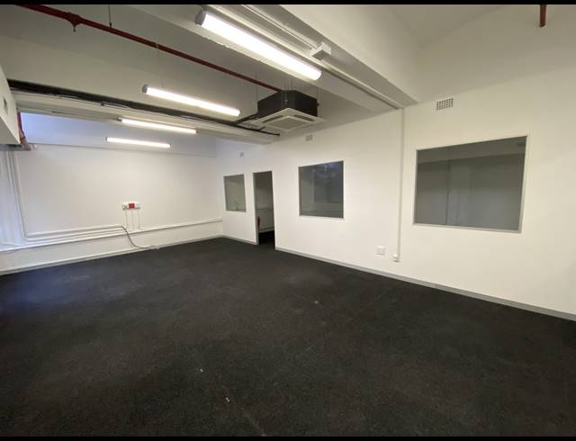 136M² OFFICE TO LET IN WOODSTOCK